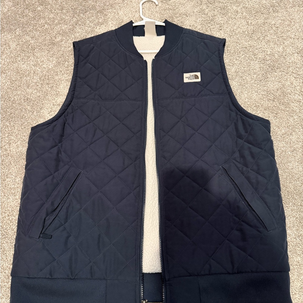 NWOT - The North Face Men's Navy Quilted Vest